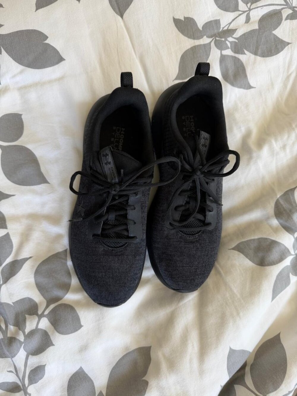 Like New men's Under Armour Charged Revitalize sneakers. Size 10.